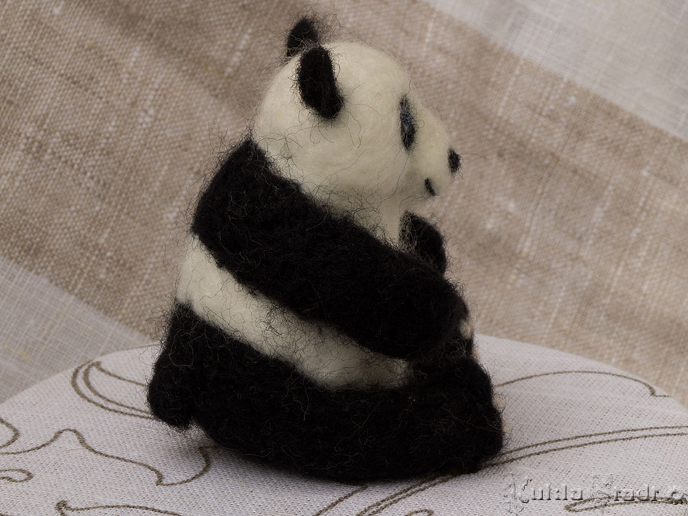 Валяная панда из шерсти Че-Ух 2